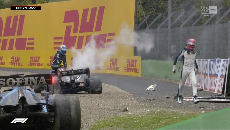 Mercedes destacou que o carro de Bottas ficou bastante danificado com o acidente em Ímola 
