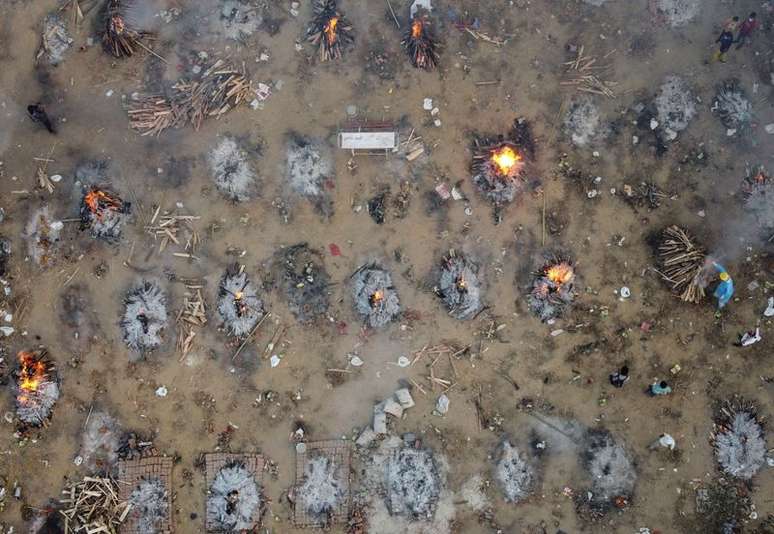 Cremação em massa em Nova Délhi
 22/4/2021   REUTERS/Danish Siddiqui