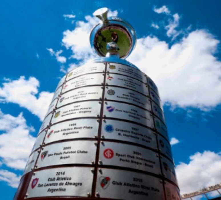 Taça da Copa Libertadores da América, o principal sonho dos clubes brasileiros (Foto: Divulgação/Conmebol)