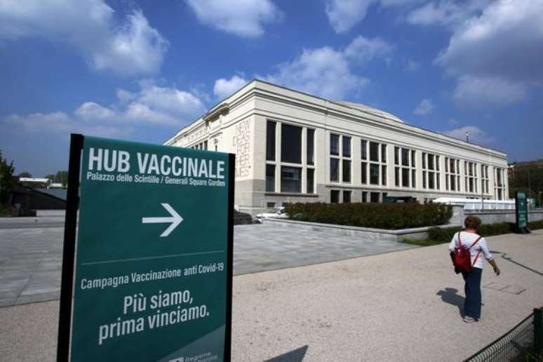Centro de vacinação contra Covid-19 em Milão, norte da Itália