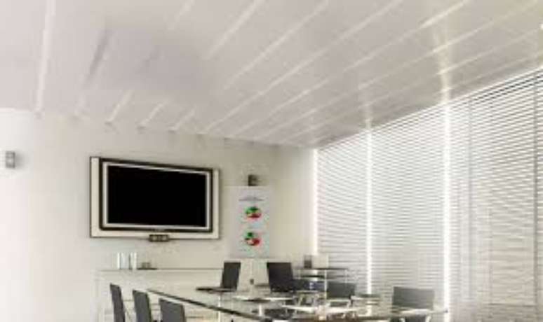 37. Escrit&oacute;rio com forro de PVC