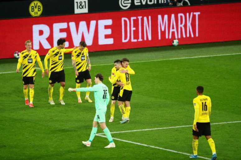 Dortmund vem embalado após goleada aplicada na Bundesliga (CHRISTOF KOEPSEL / AFP / POOL)
