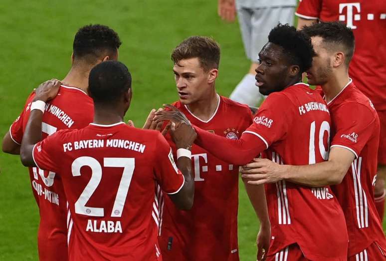 Bayern está próximo de encerrar temporada com troféu (Foto: CHRISTOF STACHE / AFP / POOL)