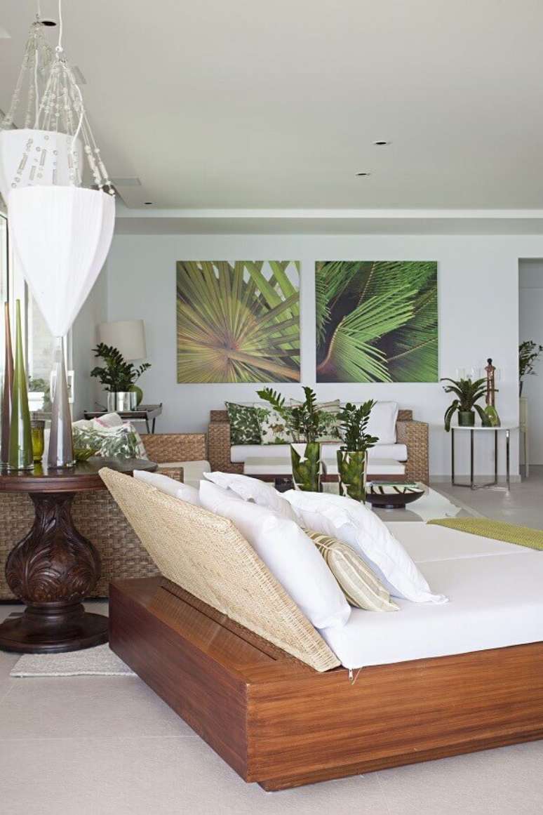 56. Quadros decorativos grandes para sala branca decorada com sofá de vime – Foto: Korman Arquitetos