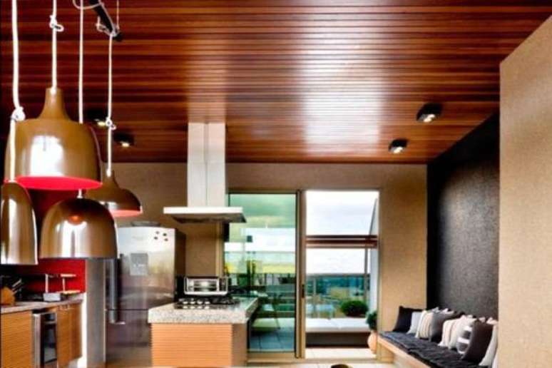 12. Tipos de forro de PVC de madeira escuro