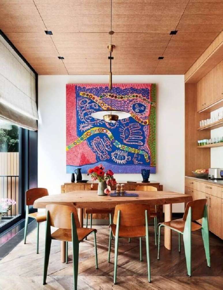 58. Quadro grande para sala de jantar decorada com móveis de madeira – Foto: Pires e Medeiros Arquitetura