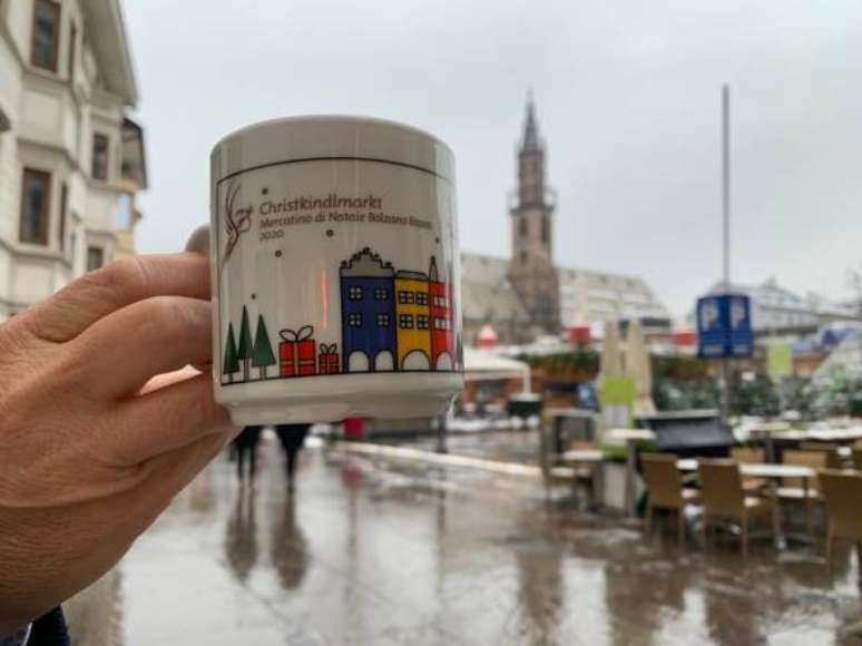 Praça em Bolzano, capital da província homônima, que vai permitir apenas clientes vacinados ou com teste negativo em espaços fechados de restaurantes