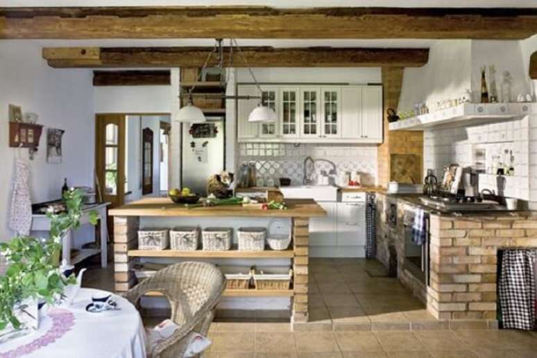 81. Decora&ccedil;&atilde;o clean e aconchegante para essa cozinha. Fonte: Pinterest