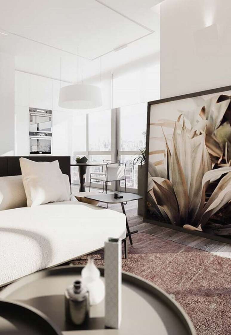 11. Decoração moderna para sala de estar com quadro grande apoiado no chão – Foto: Architecture Art Designs