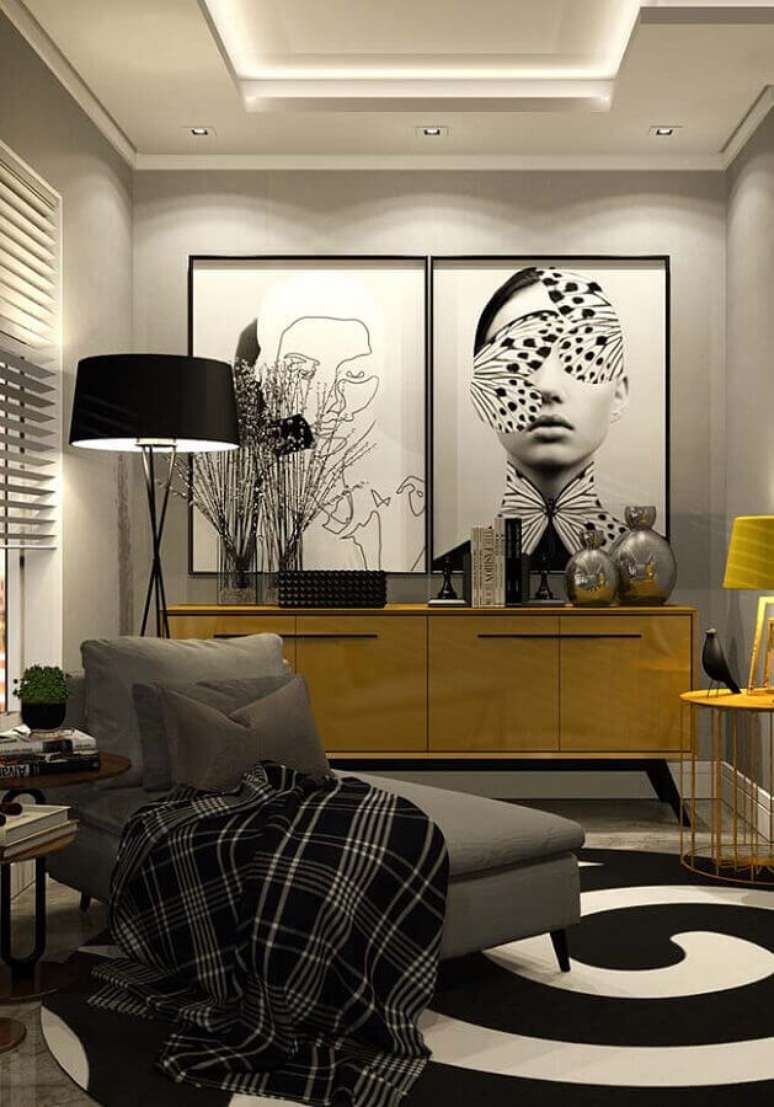 49. Quadros decorativos grandes para sala cinza decorada com buffet amarelo – Foto: Architecture Art Designs