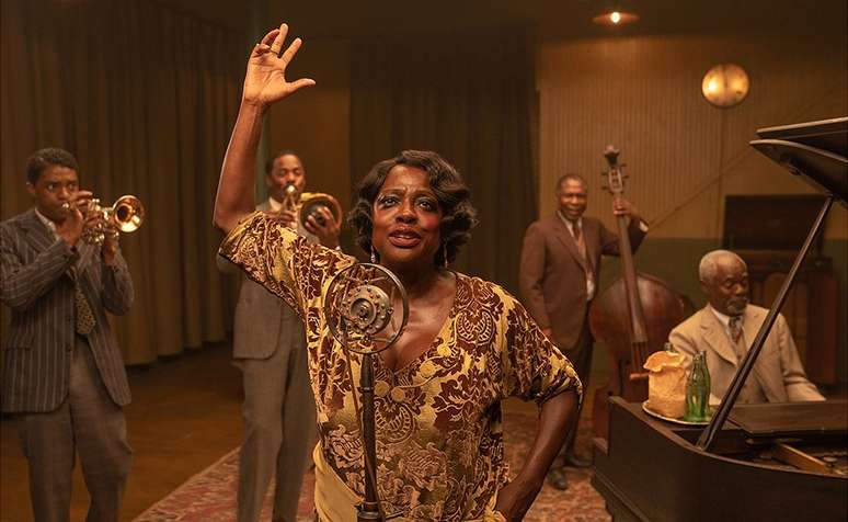 Chadwick Boseman (esquerda) e Viola Davis (centro) foram indicados por A Voz Suprema do Blues