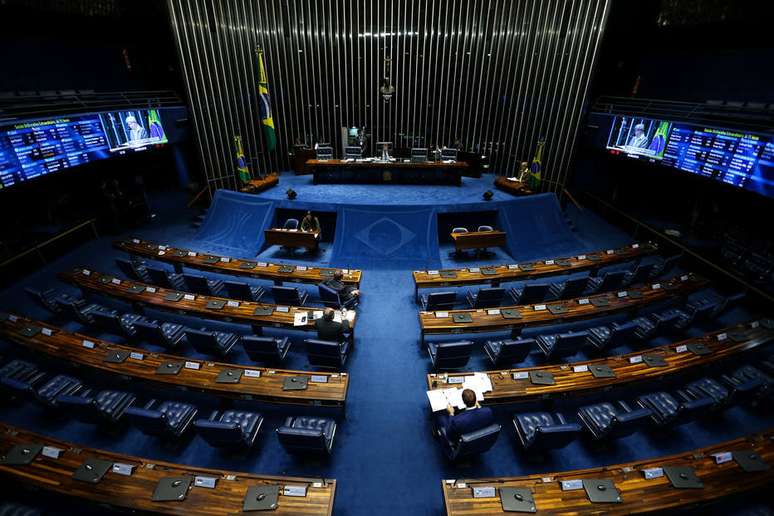 Congresso quer mais medidas de enfrentamento à covid.