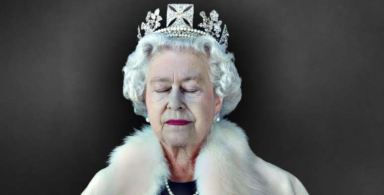 Legenda: Uma rainha exausta: este retrato incomum de Elizabeth II foi tirado pelo fotógrafo Chris Levine