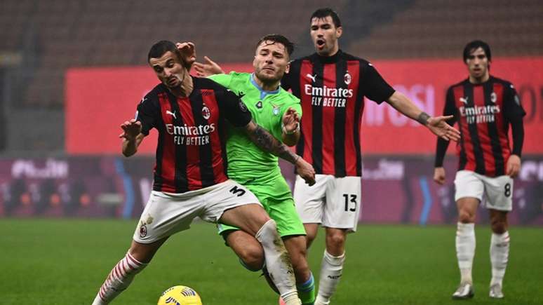 Lazio e Milan se enfrentam nesta segunda-feira (Foto: Marco BERTORELLO / AFP)