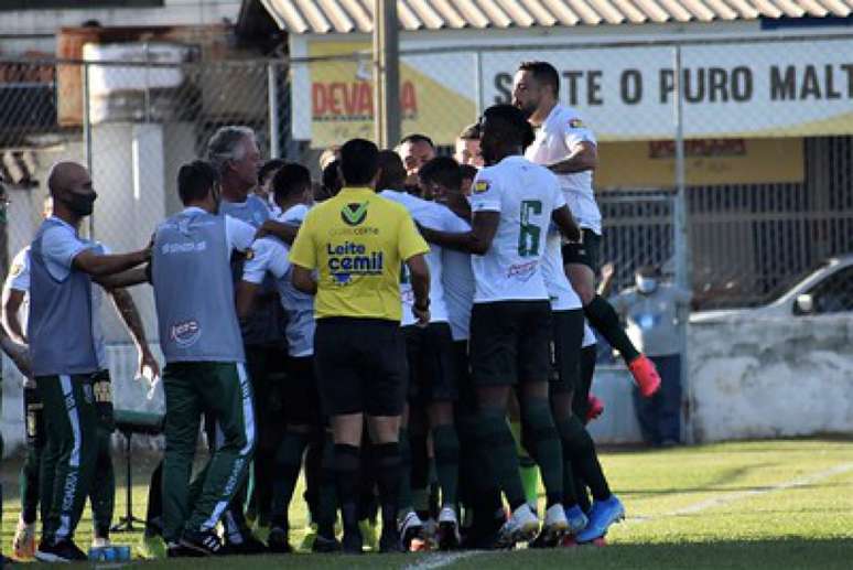 O Coelho fez seu melhor jogo no Estadual na vitória sobre a URT e vai encarar o Cruzeiro nas semifinais-(Estevão Germano/América-MG)