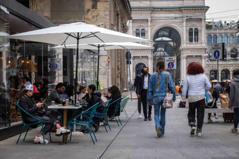 Restaurantes de 14 das 20 regiões da Itália já podem receber clientes em mesas ao ar livre