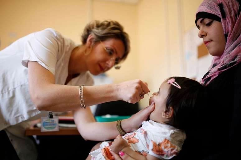 Vacinação em Israel
 5/8/2013    REUTERS/Amir Cohen 