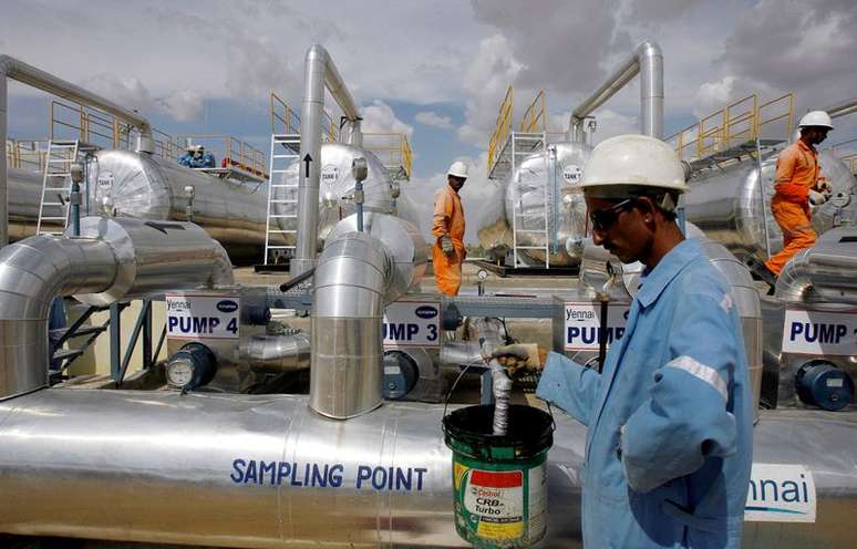 Instalações de armazenamento de petróleo no campo de Mangala, Índia 
29/08/2009
REUTERS/Parth Sanyal