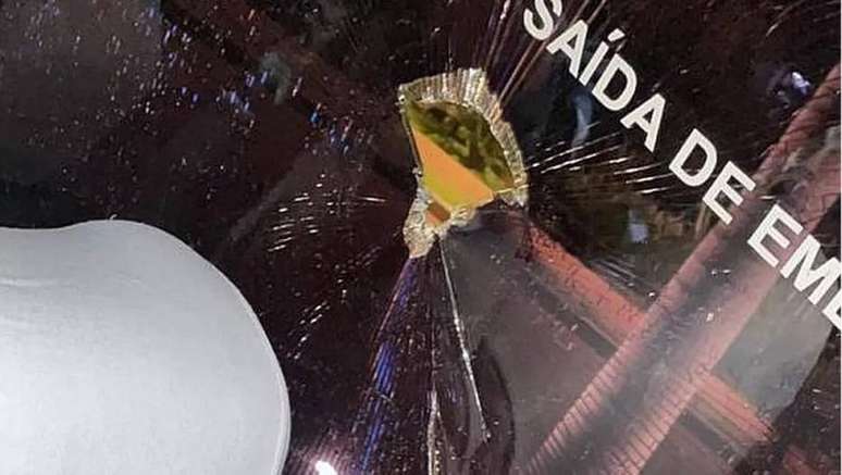 Torcida quebrou um dos vidros do ônibus da Ponte Preta