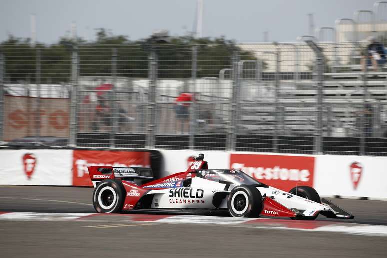 Takuma Sato foi atacado por James Hinchcliffe 