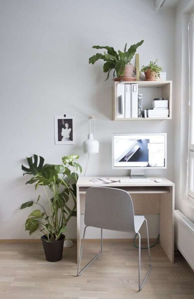 50. Decoração simples com cadeira para mesa de estudo pequena – Foto: Pinterest