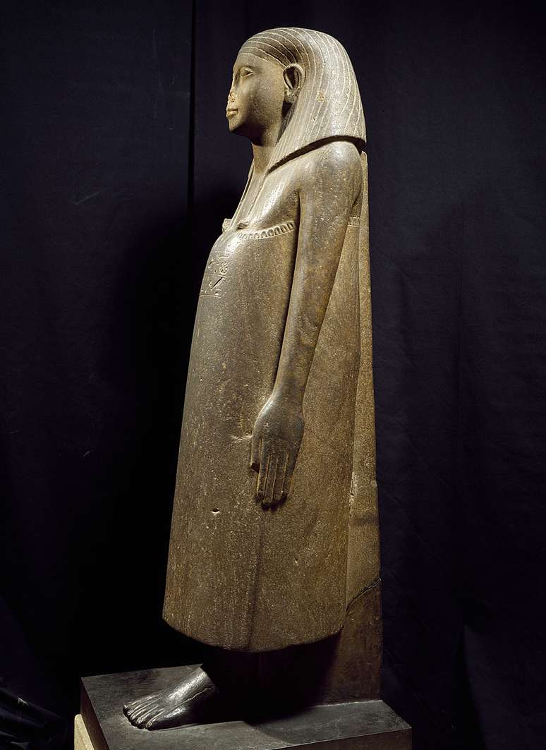 Est&aacute;tua eg&iacute;pcia: imagem mostra que falta o nariz