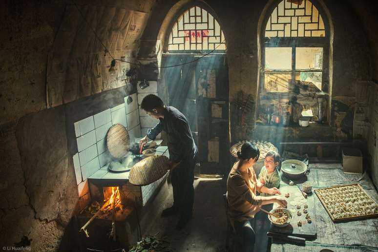 Li Huaifeng foi nomeado Fotógrafo de Comida Pink Lady de 2021 (Pink Lady Food Photographer of the Year 2021) por uma imagem intitulada Taste, tirada em Licheng, na província de Shanx