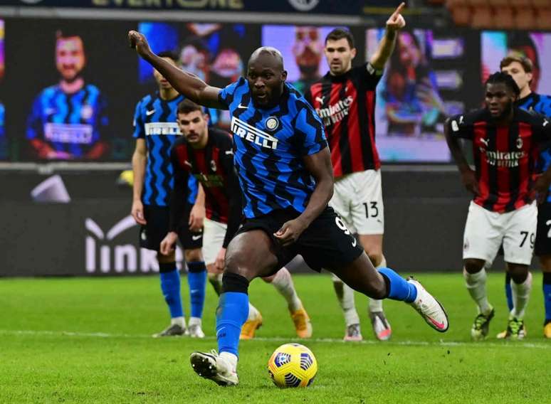 Lukaku é um dos objetivos do Chelsea para a próxima temporada (Foto: MIGUEL MEDINA / AFP)