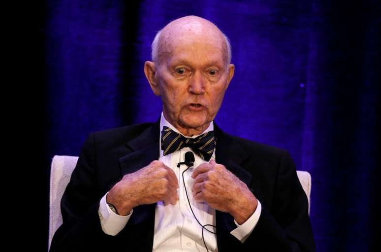 Astronauta norte-americano, Michael Collins, em painel de discuss&atilde;o no 50&ordm; anivers&aacute;rio de lan&ccedil;amento da Apollo 11, em Cocoa Beach, Fl&oacute;rida, EUA 
16/07/2019 REUTERS/Joe Skipper/File Photo