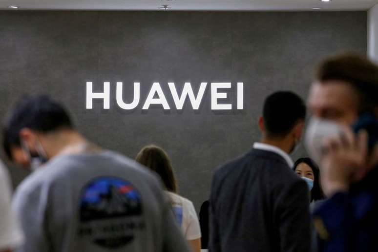 Logotipo da Huawei é visto durante feira de tecnologia em Berlim. 3/9/2020.  REUTERS/Michele Tantussi