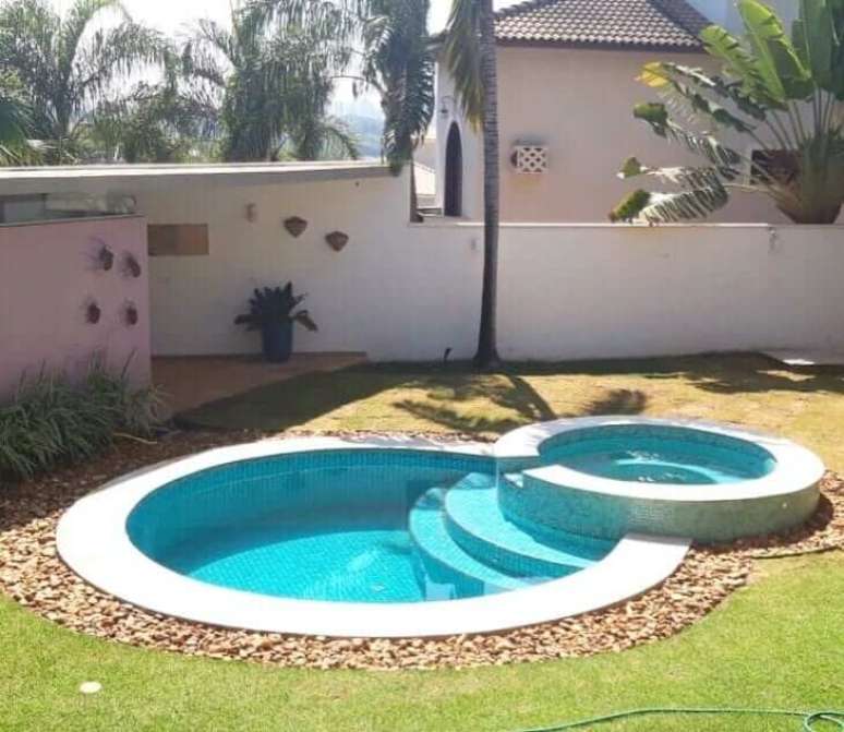 26. Modelo de piscina redonda com hidro. Fonte: Pinterest