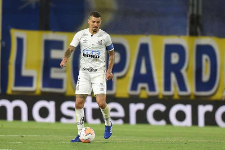 Alison em ação contra o Boca Juniors (Foto: Ivan Storti)