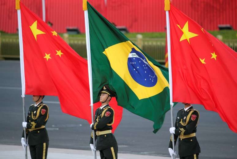 Bandeiras do Brasil e da China em cerimônia em Pequim por ocasião de visita do presidente Jair Bolsonaro
25/10/2019
REUTERS/Jason Lee