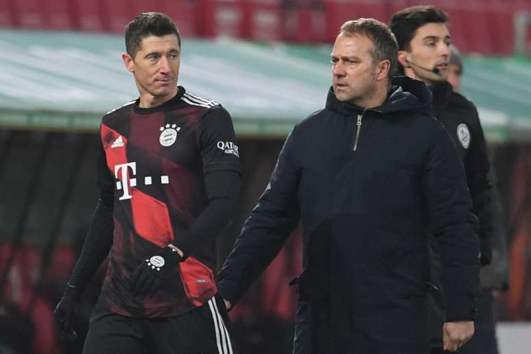 Lewandowski e Flick foram os principais nomes da era vitoriosa do Bayern (Foto: ANDREAS GEBERT / POOL / AFP)