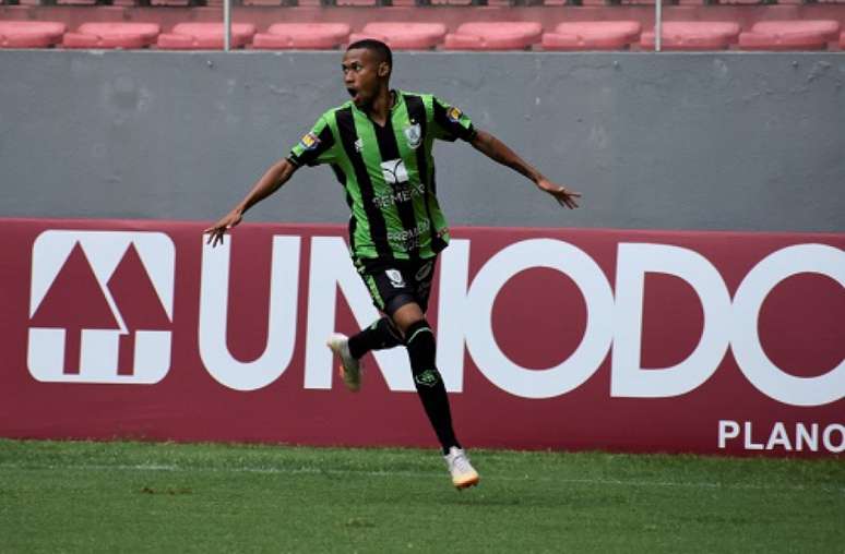 Palmeiras negociava a contratação do atacante Ademir (Foto: Daniel Hott / América-MG)