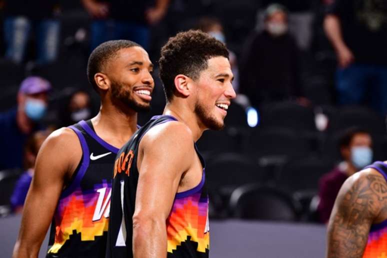 Mikal Bridges e Devin Booker