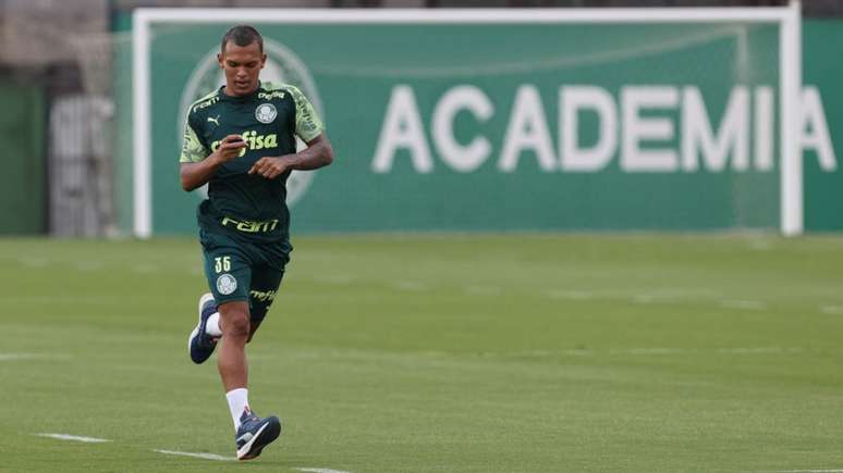 Gabriel Veron durante treinamento, na Academia de Futebol (Foto: Cesar Greco/Palmeiras)