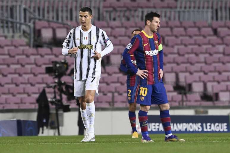 Messi e Cristiano Ronaldo podem jogar juntos na próxima temporada (Foto: JOSEP LAGO / AFP)