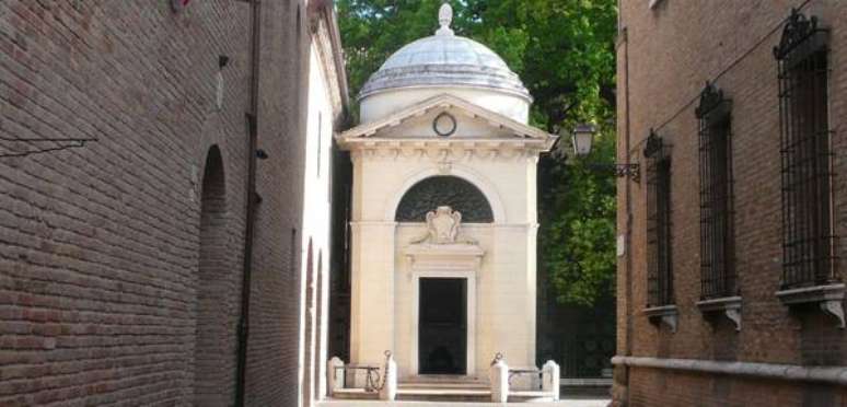 Tumba de Dante Alighieri em Ravenna