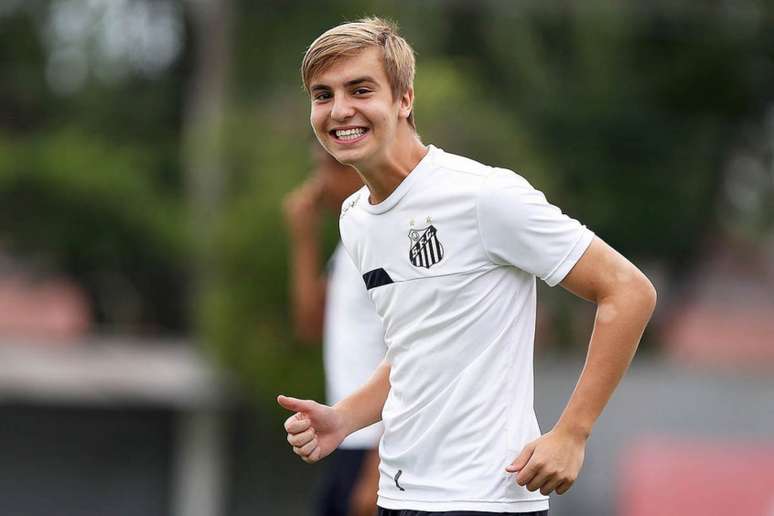 Zagueiro Gustavo Cipriano não teve o contrato renovado com o Santos (Foto: Pedro Ernesto Guerra Azevedo/Santos)