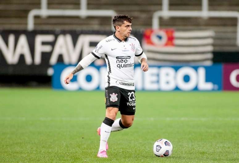 Fagner fez uma boa partida contra o Peñarol, mesmo saindo derrotado (Foto: Rodrigo Coca/Ag. Corinthians)