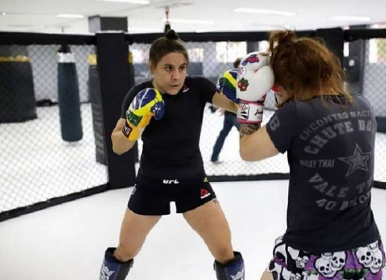 Jennifer Maia tem duelo marcado contra Jessica Eye, em julho (Foto: Cassiano Correia/Photo Fight)