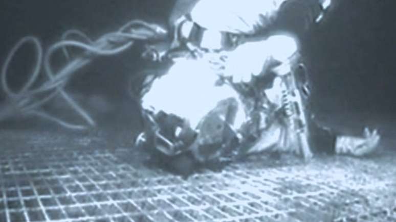 Os colegas achavam que estavam recolhendo o corpo de Lemons quando finalmente conseguiram alcan&ccedil;&aacute;-lo