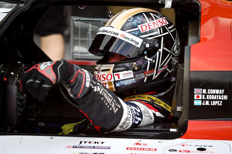 Kobayashi colocou hipercarro na pole-position 