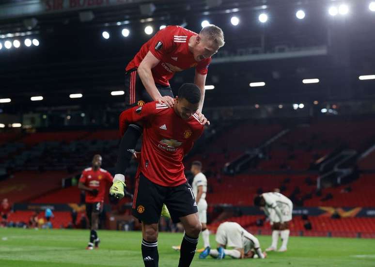 Jogadores do Manchester United comemoram vitória sobre a Roma na Liga Europa
29/04/2021
REUTERS/Phil Noble