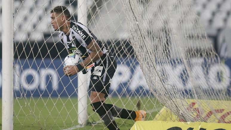 Com a saída de Babi, Navarro havia assumido a titularidade do Botafogo (Foto: Vitor Silva / Botafogo)