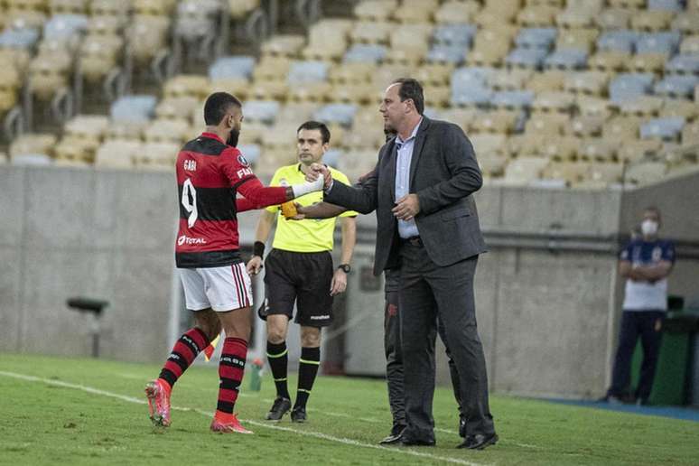 O atacante Gabriel Barbosa e o técnico Rogério Ceni durante o jogo da Libertadores (Foto: Alexandre Vidal/Flamengo)