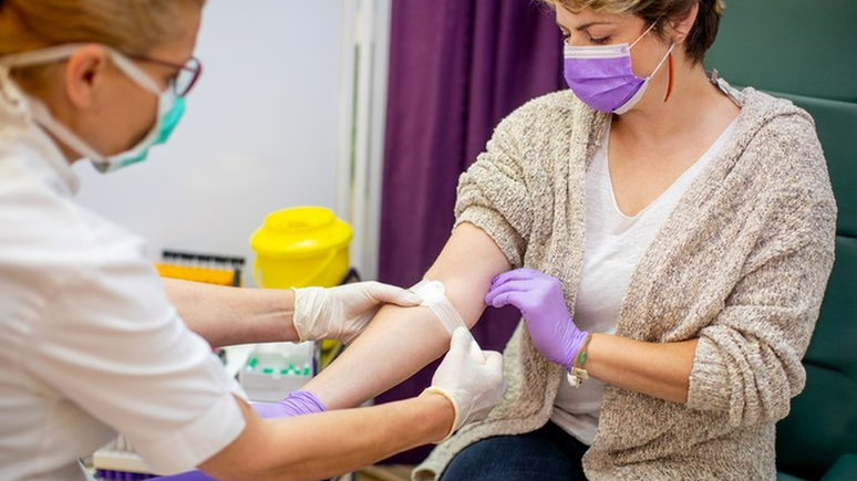 Testes que medem anticorpos s&atilde;o feitos por meio de amostras de sangue