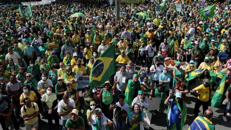 Manifestantes promovem aglomeração durante ato pró-Bolsonaro em São Paulo