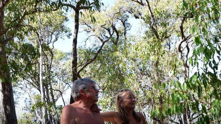 Ela e o marido contam que, na maioria das vezes, as pessoas que encontram no caminho n&atilde;o ficam nem um pouco chocadas